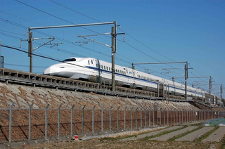 Illustration for article titled Japan's Type N700 Bullet Train Almost Half as Fast as an Airplane